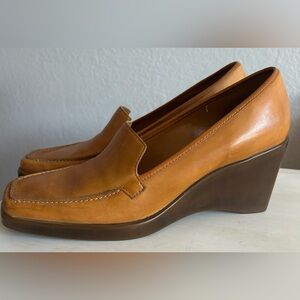 Diba wedge heeled loafer, tan camel color and dark brown, women’s size 8.